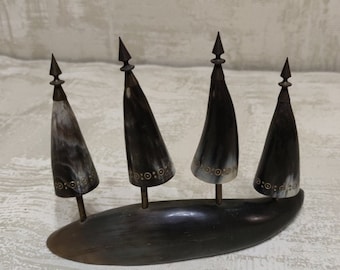Wikinger Trinkhorn. Set von 4 antiken Hörnern. Ein echtes Büffelhorn. Wikinger Dekor. Rustikales Dekor. Vintage Geschenk für Männer.