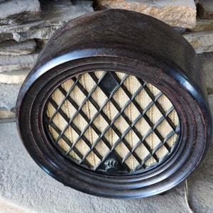 The original radio speaker Riga.Rare large round radio.Soviet radio transmitter 1957.Вakelite radio.Home decor. A gift for a radio amateur.