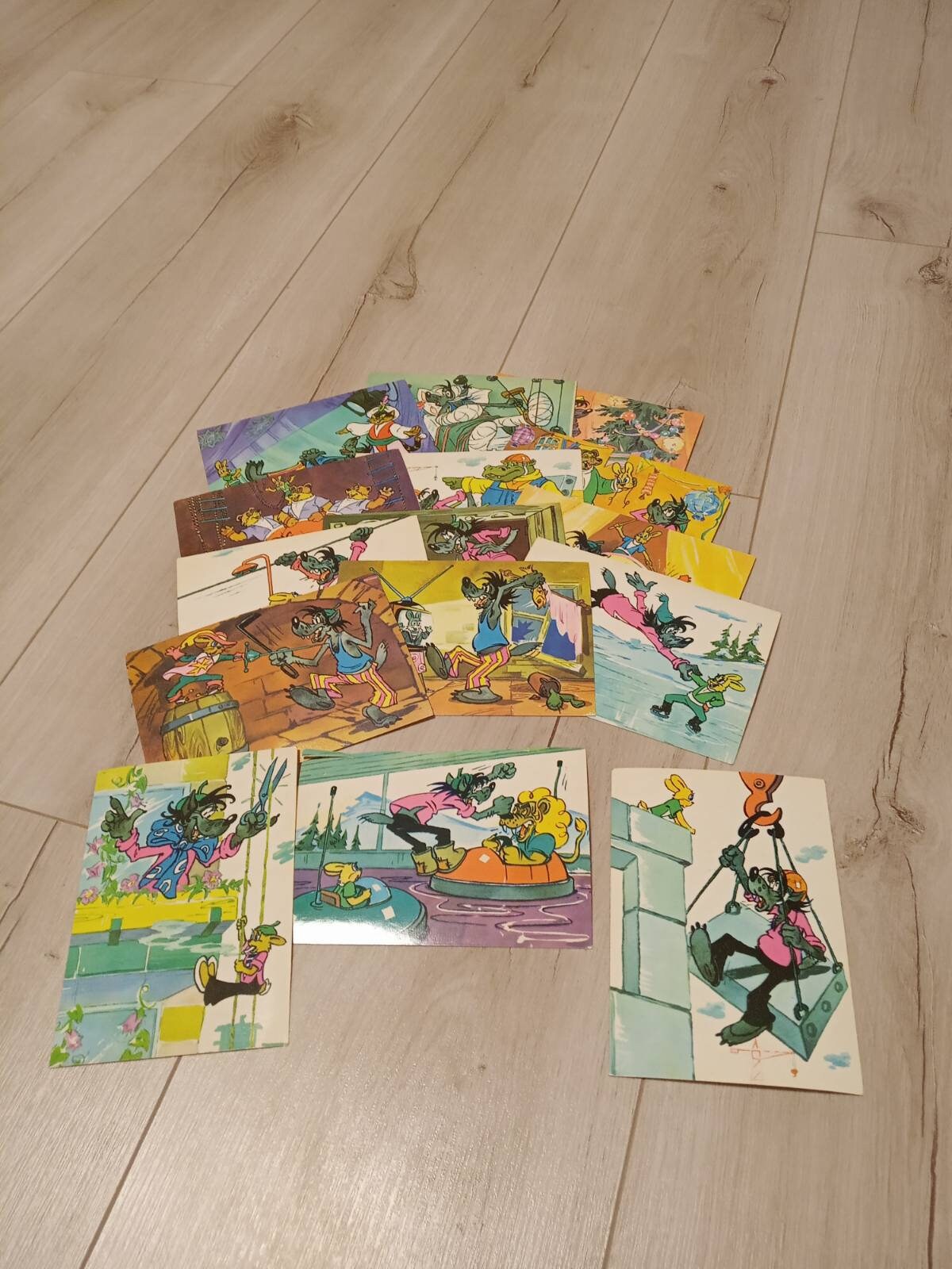 Pictures from the Soviet cartoon"Well,wait a minute!"Set of 15 postcards. Artist Rusakov. Art. Printed in Kyiv, 1985. Gift for children.