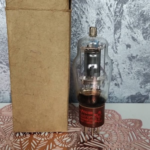 Beam tetrodes Canada 807.Brown base.Retro TV radio tubes.Electronic vacuum tubes.Type with brown plinths. Lamp in the package.