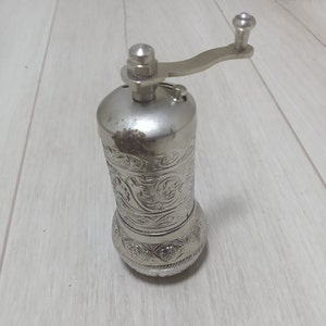 Antique metal coffee grinder for grinding coffee.Manual grinder for spices(salt,pepper,coffee).Traditional mechanical spice grinder.gift