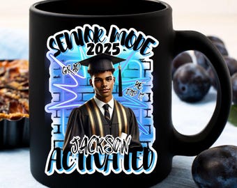 Diseño de camiseta de graduación con grafiti: Plantilla editable de Canva (descarga en PDF)