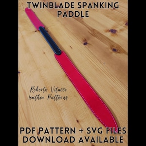 Puede incluir: Una paleta de azotes de doble hoja roja y negra con costuras blancas. El texto "TWINBLADE SPANKING PADDLE" está en la parte superior y "Roberto Vitucci leather Patterns" debajo. El texto "PDF PATTERN + SVG FILES DOWNLOAD AVAILABLE" está en la parte inferior.