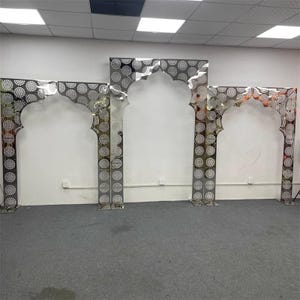 Shiny Golden Silver Palace Wedding Stage Layout Metal Arch Welcome Background