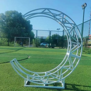 3D Moon Wedding Arch: Metal Flower Ceremony Backdrop (Customizable Size)