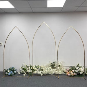 Shiny Gold Wedding Ceremony Arch Spiky Background Flower Stand Metal Floral Balloons Arch