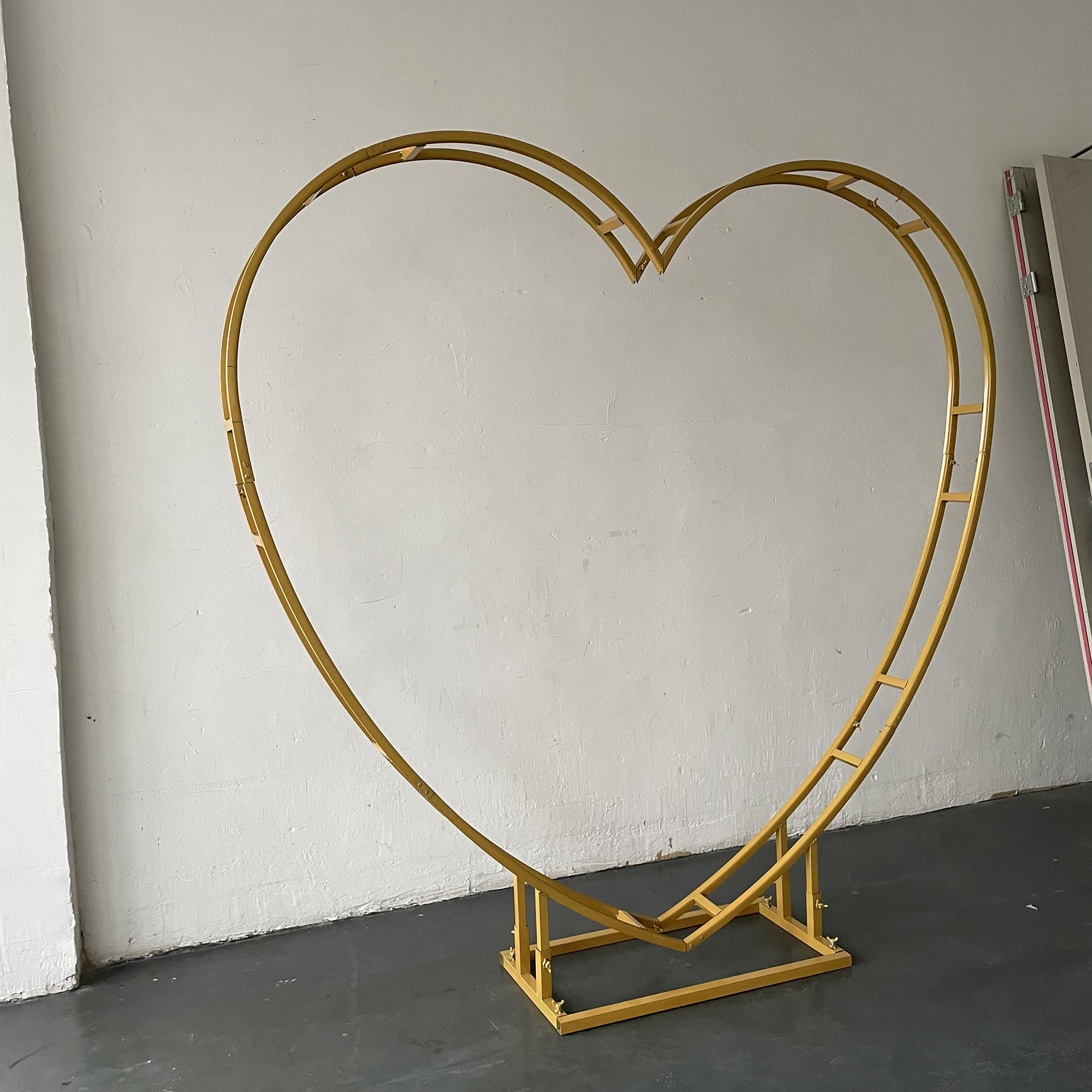 Double Heart Metal Wedding Arch: Rustic Backdrop Decor