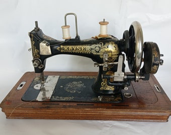 Vintage Kayser Nähmaschine, Seltene Nähmaschine, Portable Nähmaschine mit Koffer und Schlüssel, Machine à coudre rétro.