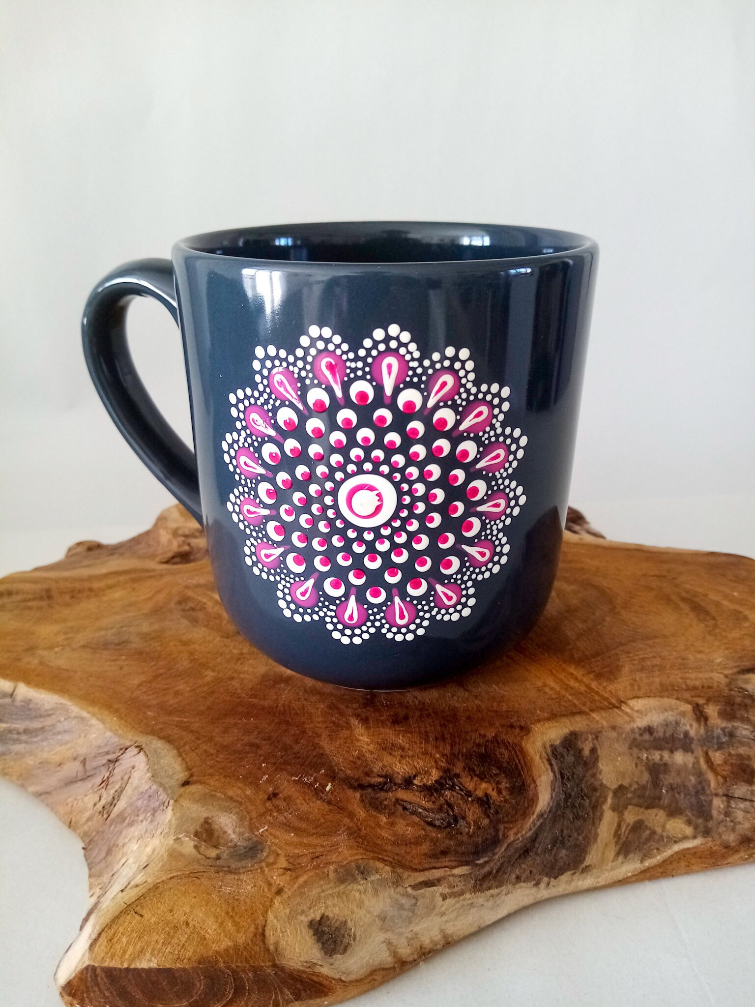 Mug en Porcelaine Gris Foncé Peinte à La Main Madala