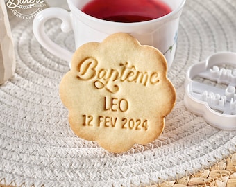 Emporte-pièce Baptême Personnalisé Fleur | Prénom, Date & Symbole au Choix | Idée Cadeau Gourmand | Recette Offerte
