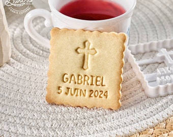 Customizable Baptism biscuit cookie cutter Fluted Square / Picto, first name & date. Designed and manufactured in France. Easy recipe available.