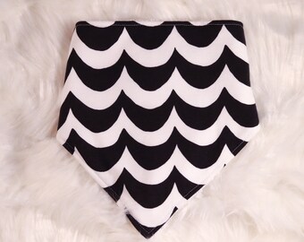 Marimekko Black & White Scalloped Pattern Bib - *LIMITED*