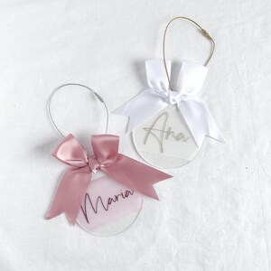 Bolas de Navidad personalizadas como marcasitios para bodas y eventos