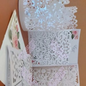 Florale Hochzeitseinladungs-Set Handwerk Design Elegante Spitze Romantische Blumenhochzeits-Einladungs-Set Die Perfekte Paarung für Ihre Einzigartige Hochzeit.