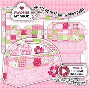 Puede incluir: Un diseño de bolso de mano de papel rosa y verde con el texto "Butterfly Kisses Handbag". El diseño incluye un cierre de botón, adornos florales y las palabras "Happy Birthday To You". Se incluye un tutorial en vídeo.