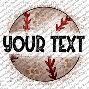 Puede incluir: Una pelota de b&eacute;isbol marr&oacute;n y blanca con costuras rojas y un dise&ntilde;o de estampado de leopardo marr&oacute;n y blanco. La pelota de b&eacute;isbol tiene el texto "YOUR TEXT" escrito en el medio.