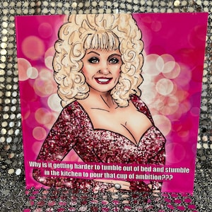 Dolly Parton 9 à 5 ans Cup of ambition - Carte d'anniversaire Gay Icons en édition limitée (intérieur vierge)