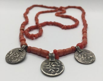 【アンティーク】南米 民族衣装 アクセサリー 山珊瑚、アンティークシルバー使用 アンティークの山珊瑚とチベットシルバーのネックレス - Etsy 日本