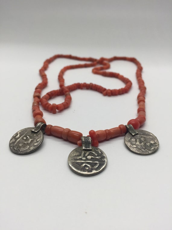 アンティークの山珊瑚とチベットシルバーのネックレス - Etsy 日本
