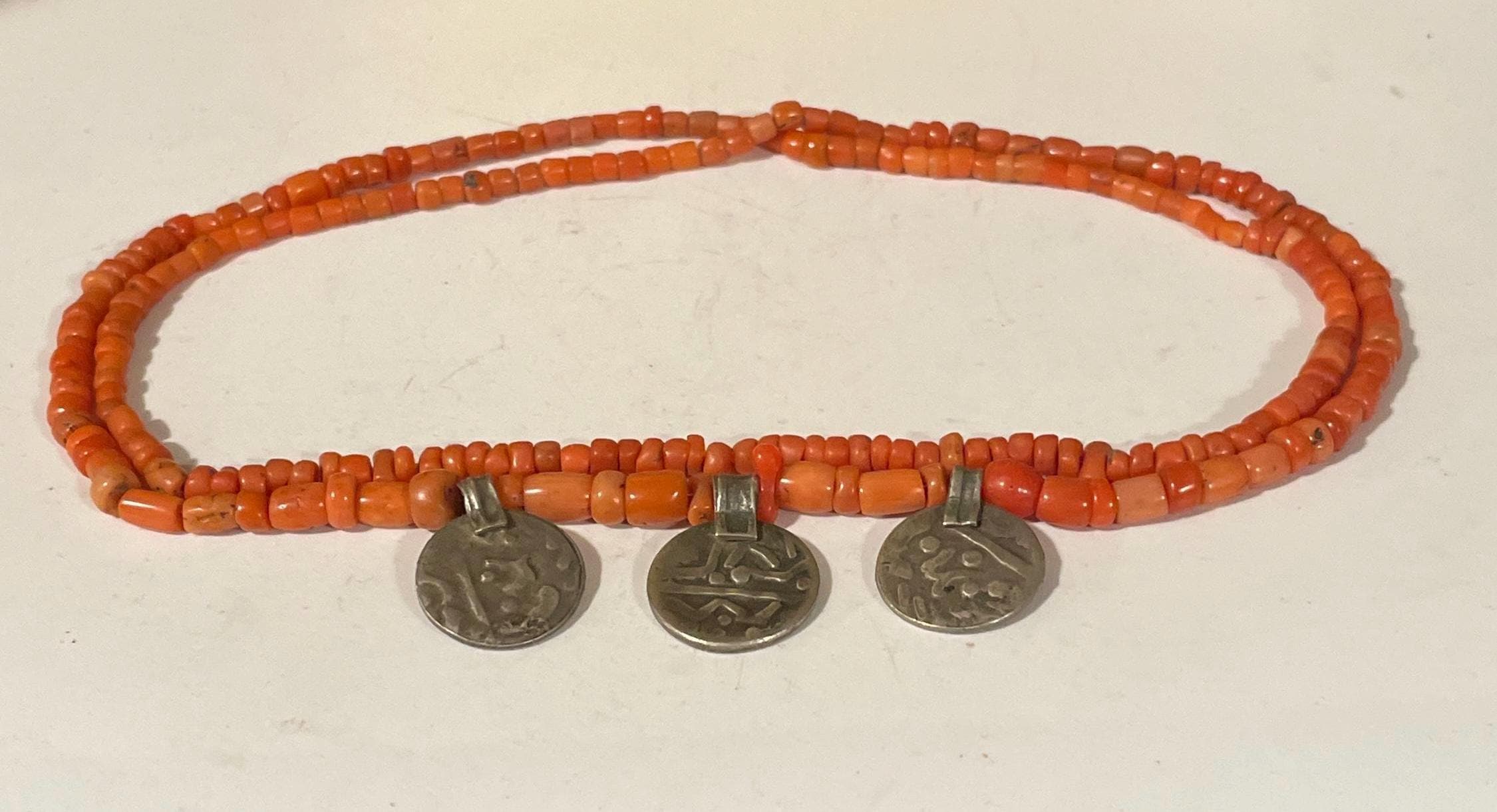 アンティークの山珊瑚とチベットシルバーのネックレス - Etsy 日本