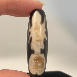 Tibetan Agate Kylin dZi Bead