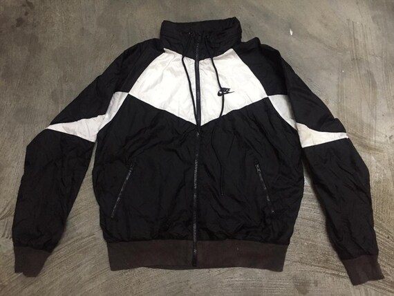 Vintage 00’s Nike windbreaker/vintage Nike jacket/