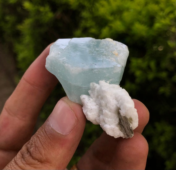 アクアマリン結晶　7㎝ 長石標本付きブルーアクアマリン結晶（S7） - Etsy 日本