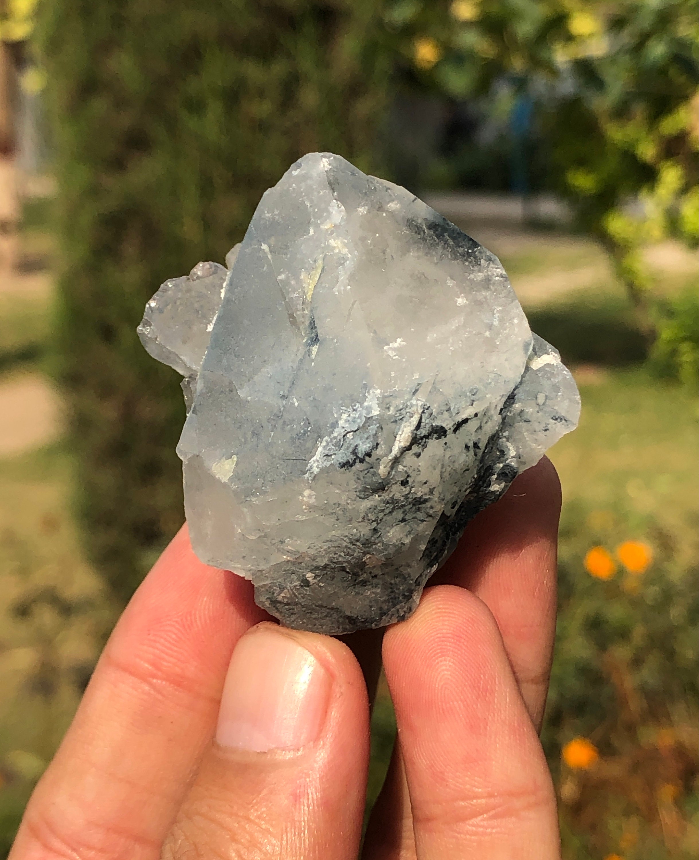 非常に珍しいブルークォーツ / アフガニスタン産の珍しいブルー