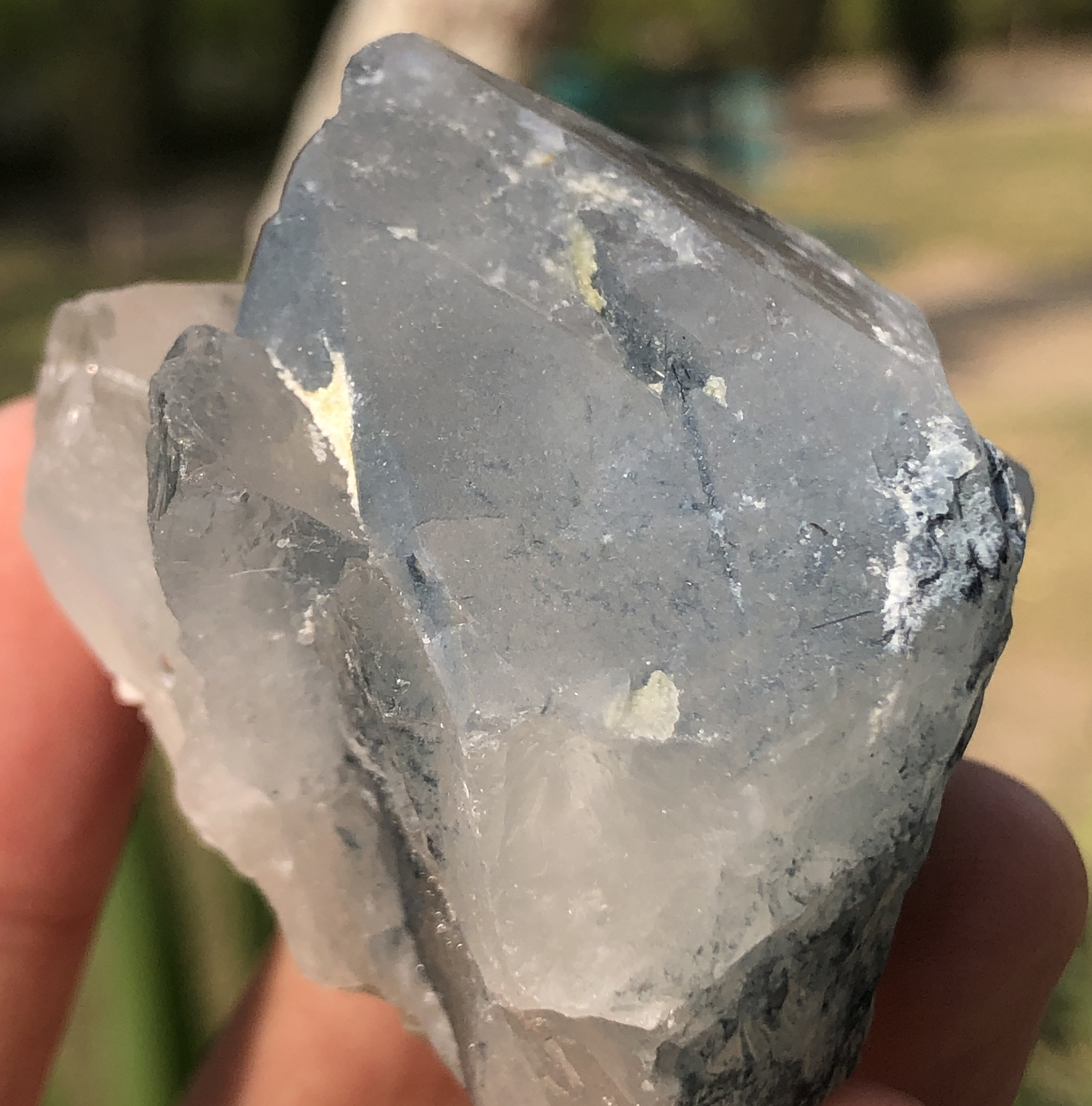 非常に珍しいブルークォーツ / アフガニスタン産の珍しいブルー