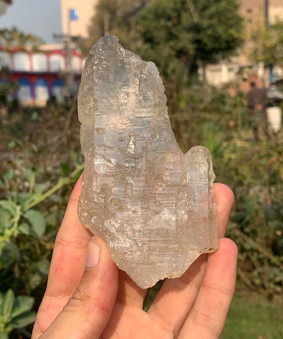 パキスタンのスカルドゥ産の、奇妙で珍しい模様のエッチングされた水晶