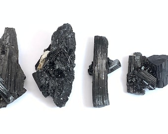 光沢のあるショールヴァールの黒トルマリン結晶の束の標本、パキスタン