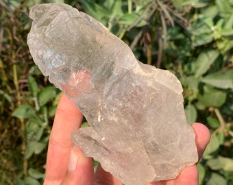 パキスタンのスカルドゥ産の、奇妙で珍しい模様のエッチングされた水晶