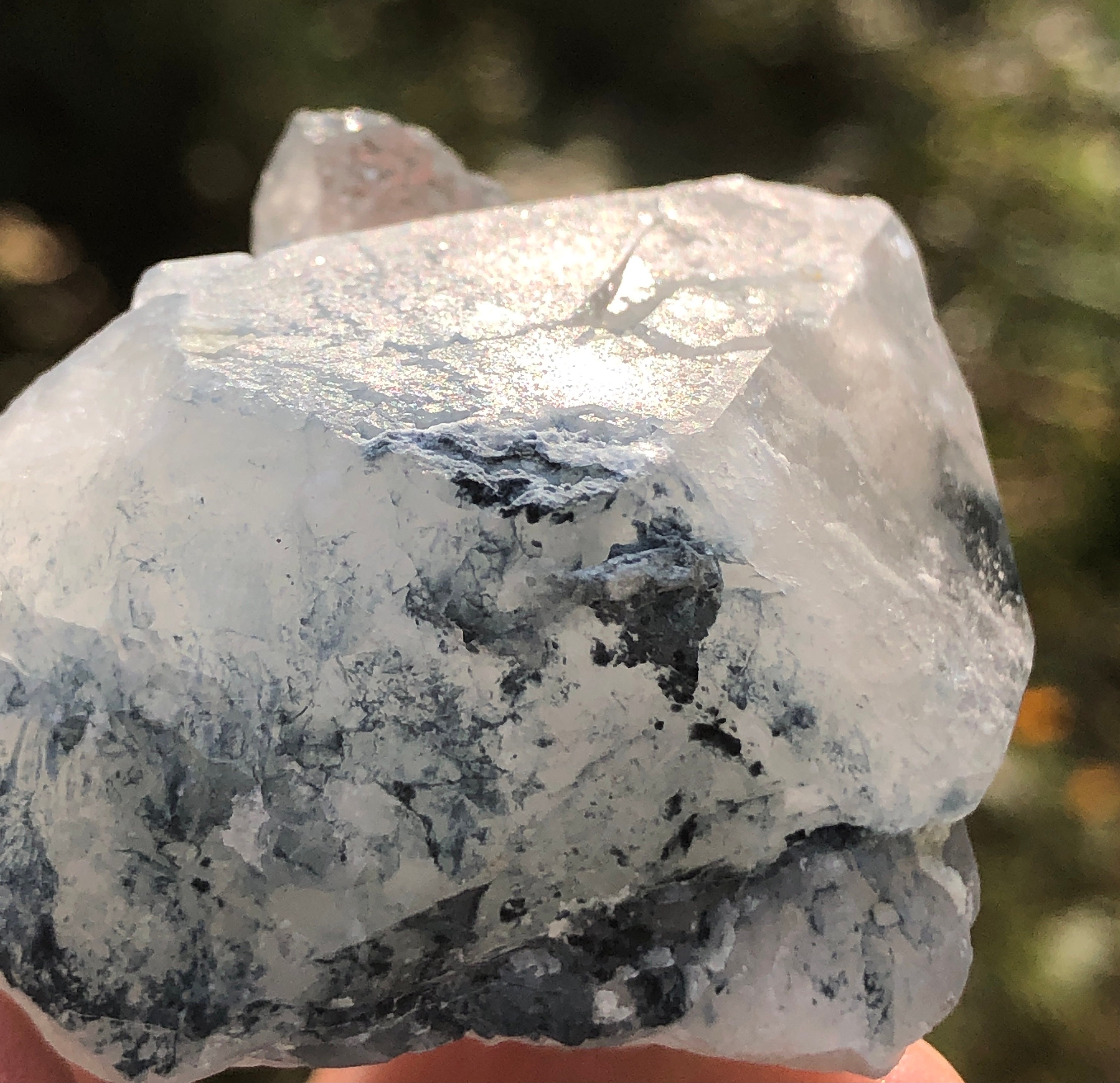 非常に珍しいブルークォーツ / アフガニスタン産の珍しいブルー