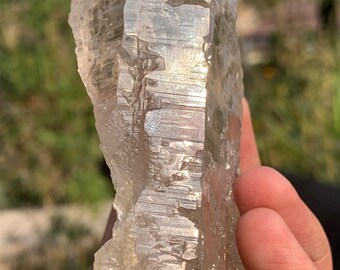 パキスタンのスカルドゥ産の、奇妙で珍しい模様のエッチングされた水晶