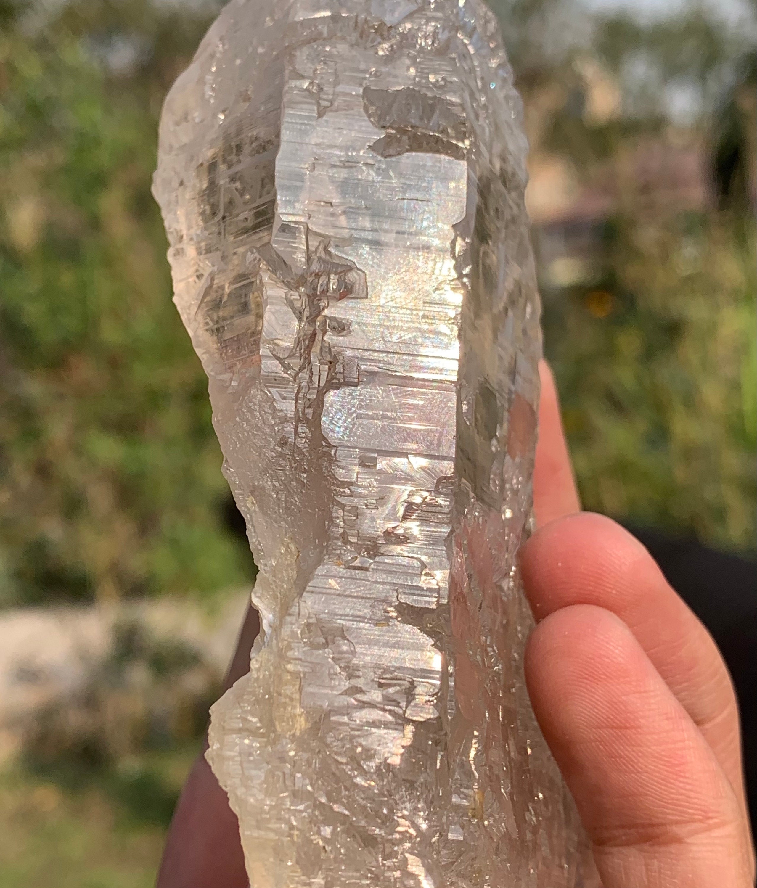 パキスタンのスカルドゥ産の、奇妙で珍しい模様のエッチングされた水晶