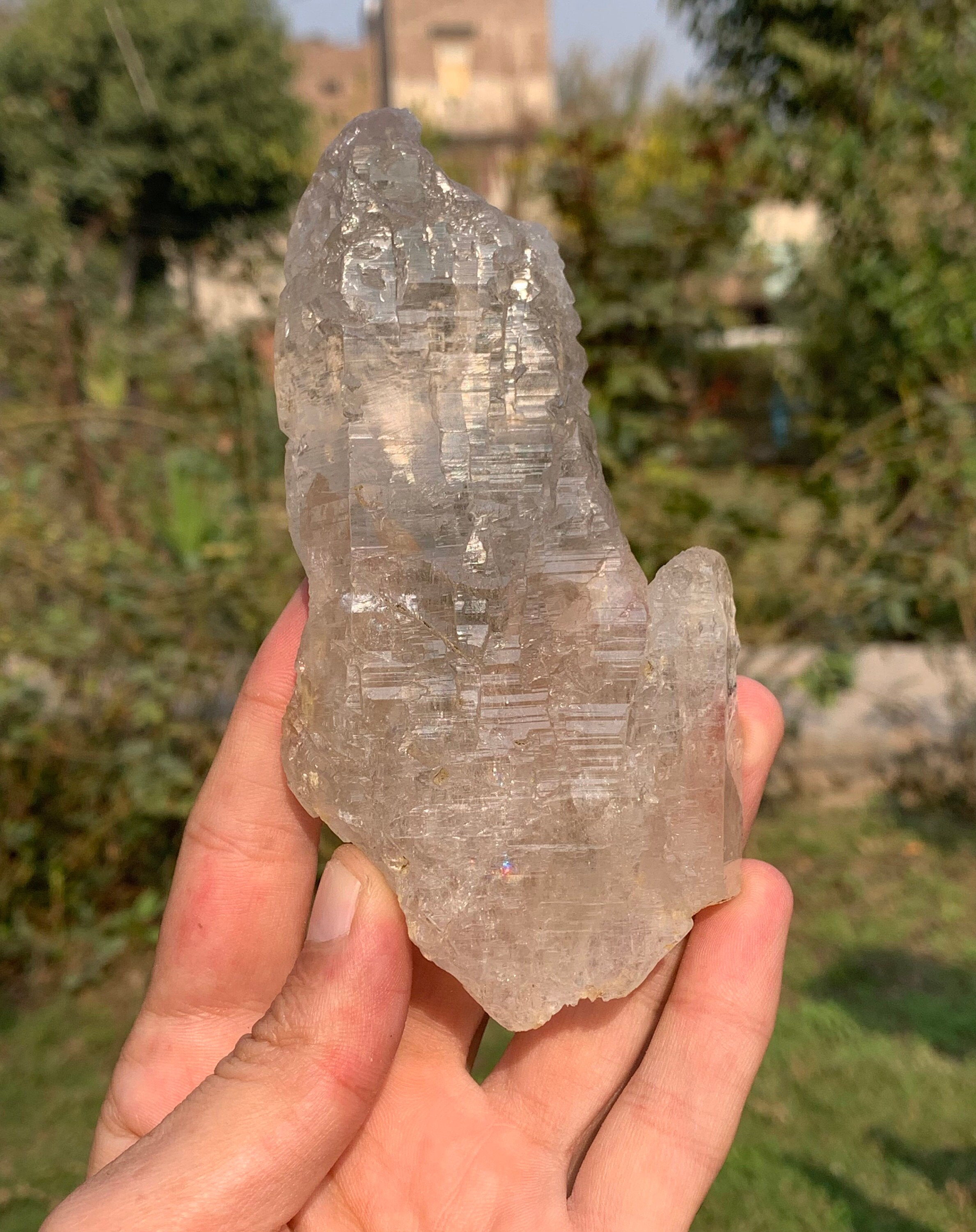 パキスタンのスカルドゥ産の、奇妙で珍しい模様のエッチングされた水晶