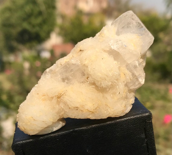 スカルドゥ産 長石上の水晶とブラックトルマリン 【公式通販】