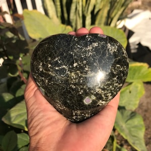 Ruby With Amphibolite Heart Hand Polish Stone , Healing Mineral Crystal Heart 545gr (35)