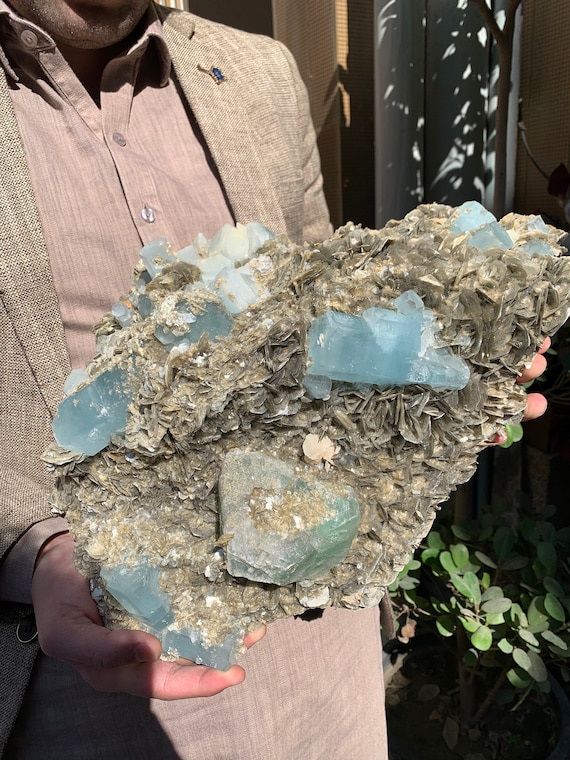 博物館級のブルーアクアマリン結晶、グリーンフローライト、白雲母標本