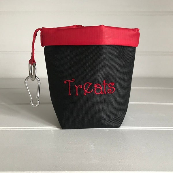 Black Dog Treat Pouch, Black and Red Bag for Dog Treats, Wipe Clean Dog Treat Bag with Lanyard and Clip, Embroidered Bag for Dog Training