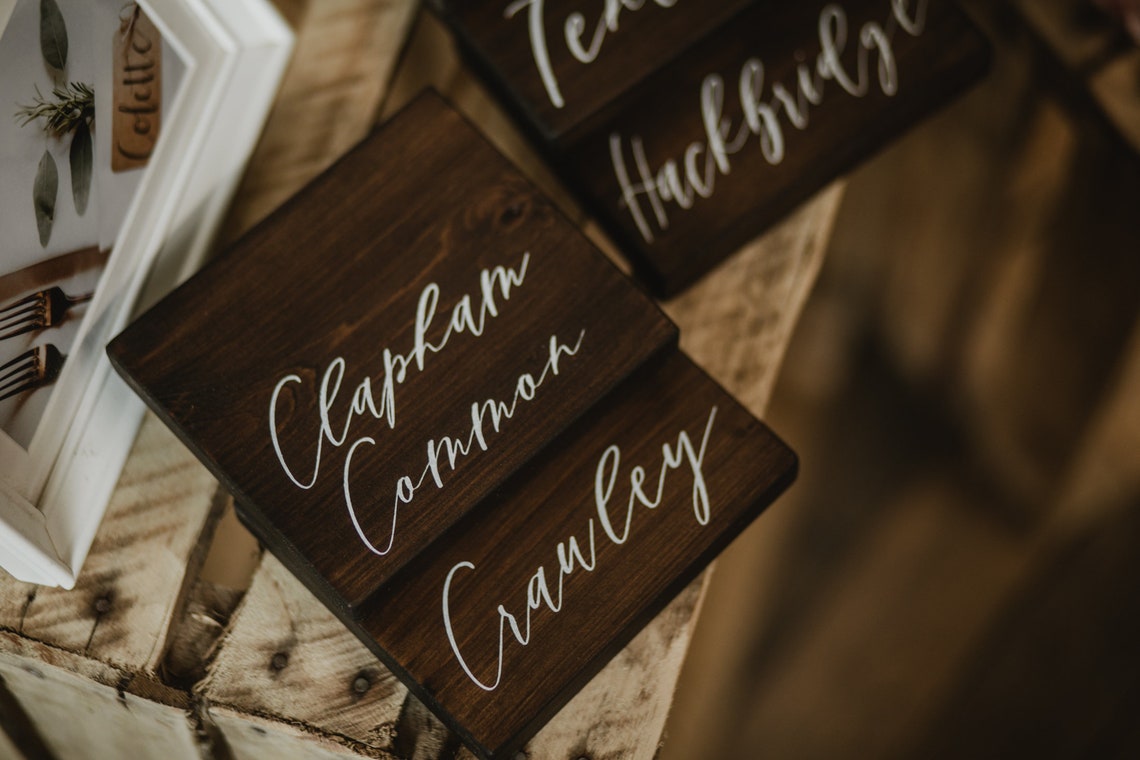 Personalised Wedding table names rustic wooden wedding Etsy Italia