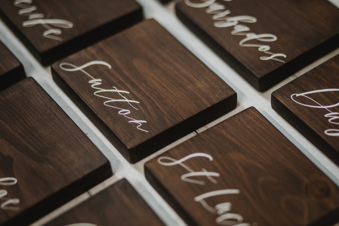 Personalised Wedding table names rustic wooden wedding Etsy Italia