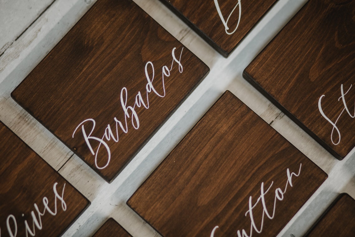 Personalised Wedding table names rustic wooden wedding Etsy Italia