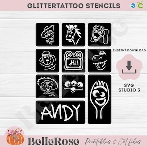 Op de afbeelding: Een verzameling zwart-witte glittertattoo-sjablonen met contouren van Toy Story-personages, waaronder Woody, Buzz Lightyear, Slinky Dog, Rex en Forky. Het ontwerp bevat de tekst Hi! en de naam ANDY in een dikke, handgetekende letterstijl.