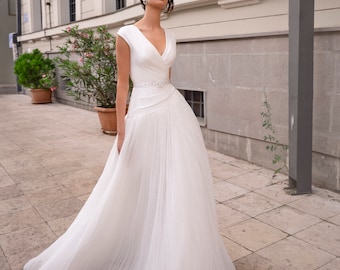 Simple and Elegant Wedding Dress Minimalist A-line Wedding Dress Romantic Wedding Dress V-neck Tull Wedding Dress Modern Ivory Wedding Dress