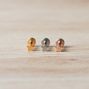 Aretes con forma de estrella pequeña • Aretes con parte posterior plana STAR de acero inoxidable 16G • Aretes para tragus/hélice/cartílago • Piercing delicado • Aretes minimalistas