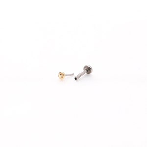 Kleine 14 kt goud gehamerde schijf schroefdraadloze massief gouden piercing - neus/tragus/kraakbeen/schelp/voorwaartse helixpiercing - push pin piercing
