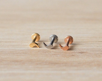 Può includere: Tre gioielli per il corpo a forma di mezzaluna in oro, argento e oro rosa.
