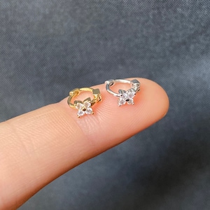 Cute tiny Floral Clear CZ Gem 5.5mm Huggies clicker - small Hoop Earring - Tiny Flower Clicker - Helix/Cartilage Forward Ring • septum ring