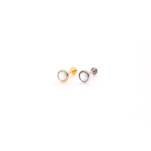 Boucle d'oreille en coquillage blanc titane, clou labret, petit labret, clou de boucle d'oreille conque cartilage Tragus, labret hélice, bijoux délicats